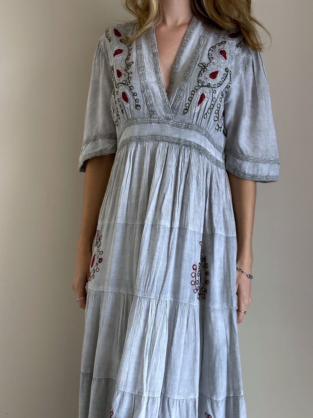 VESTIDO MAXI AURA DE GAIA GRIS
