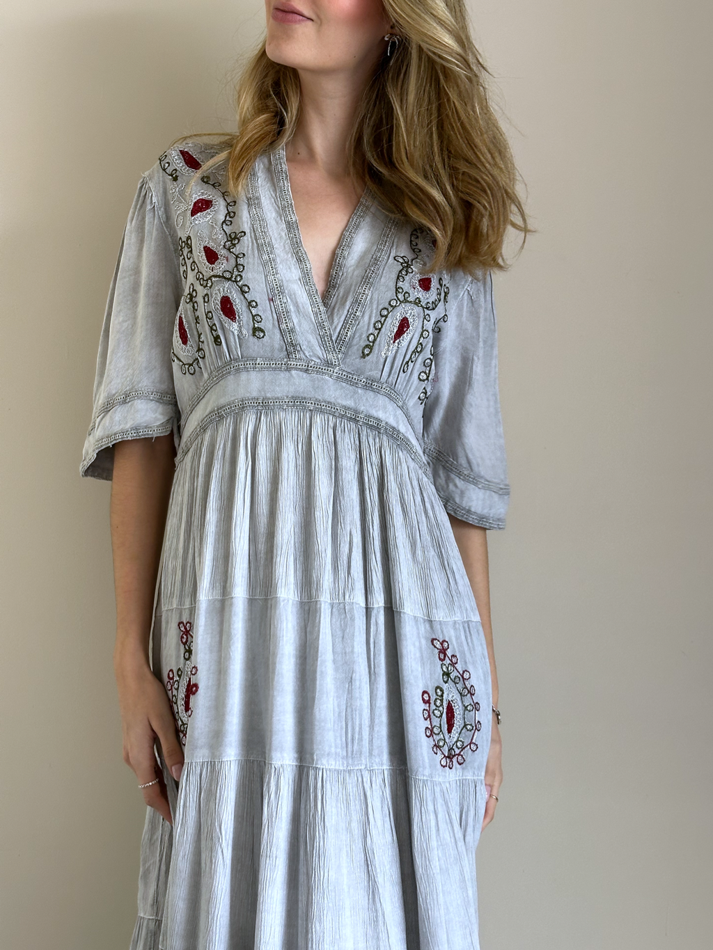 VESTIDO MAXI AURA DE GAIA GRIS