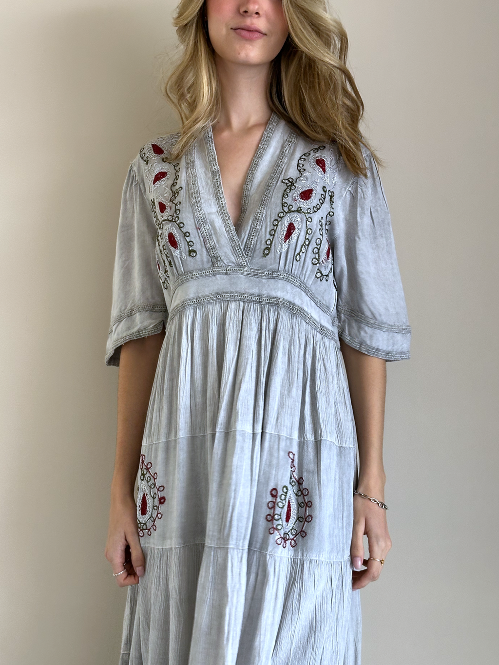 VESTIDO MAXI AURA DE GAIA GRIS