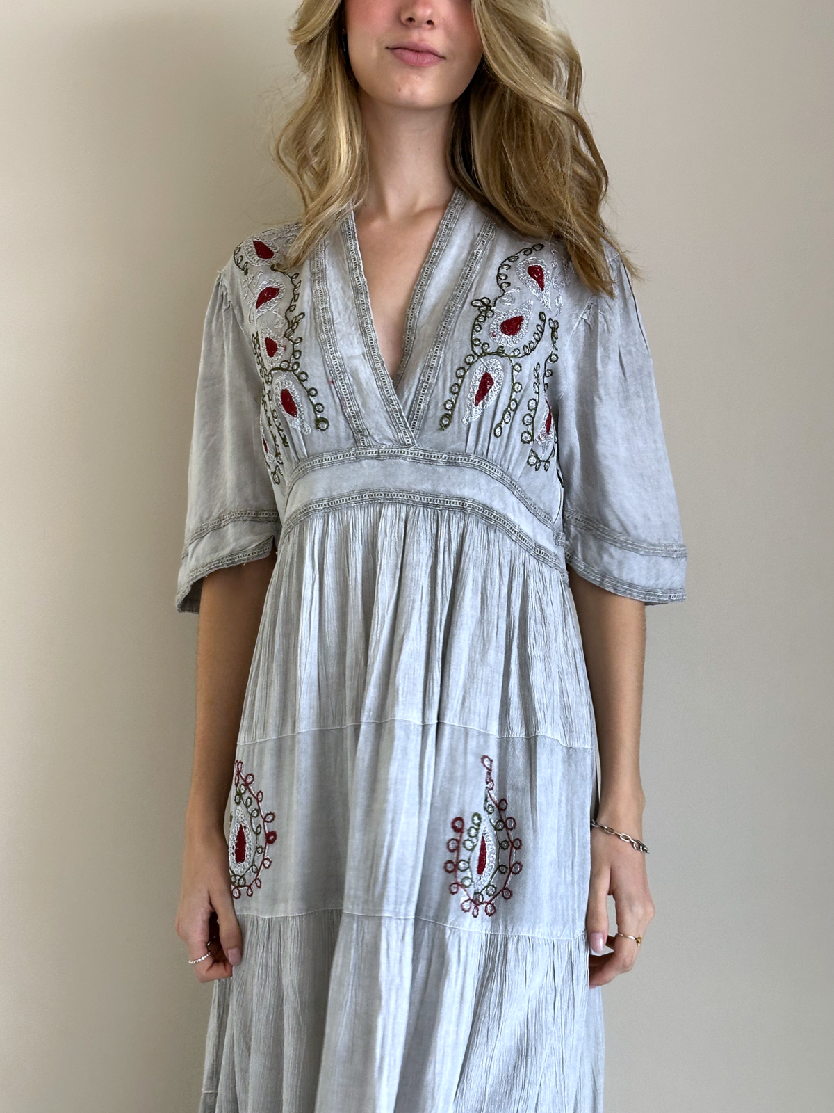 VESTIDO MAXI AURA DE GAIA GRIS